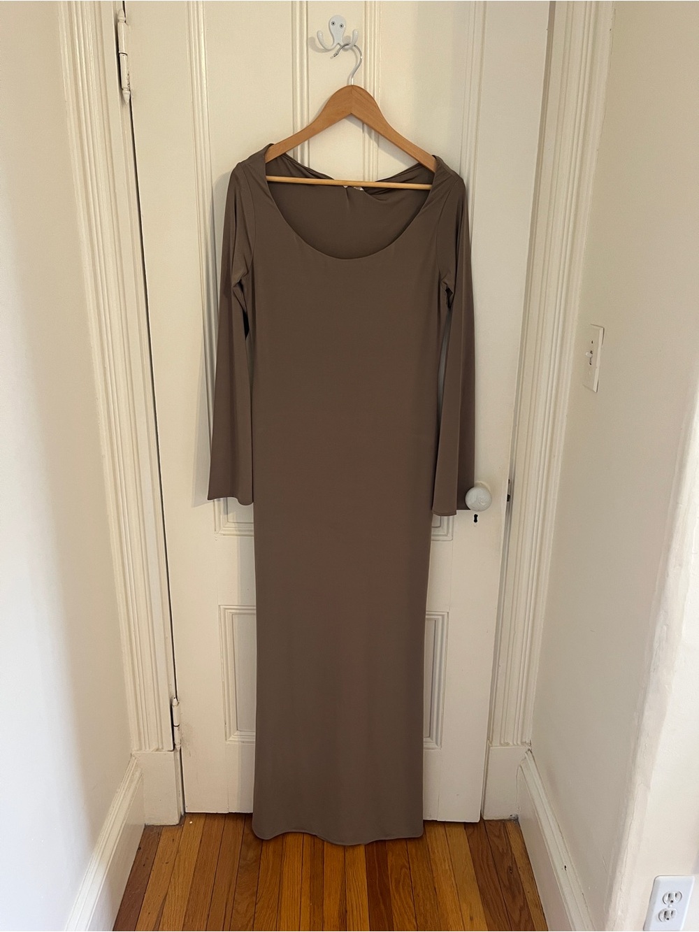Meshki XXL Brown Long Sleeve Maxi Dress Bum Scrunch
